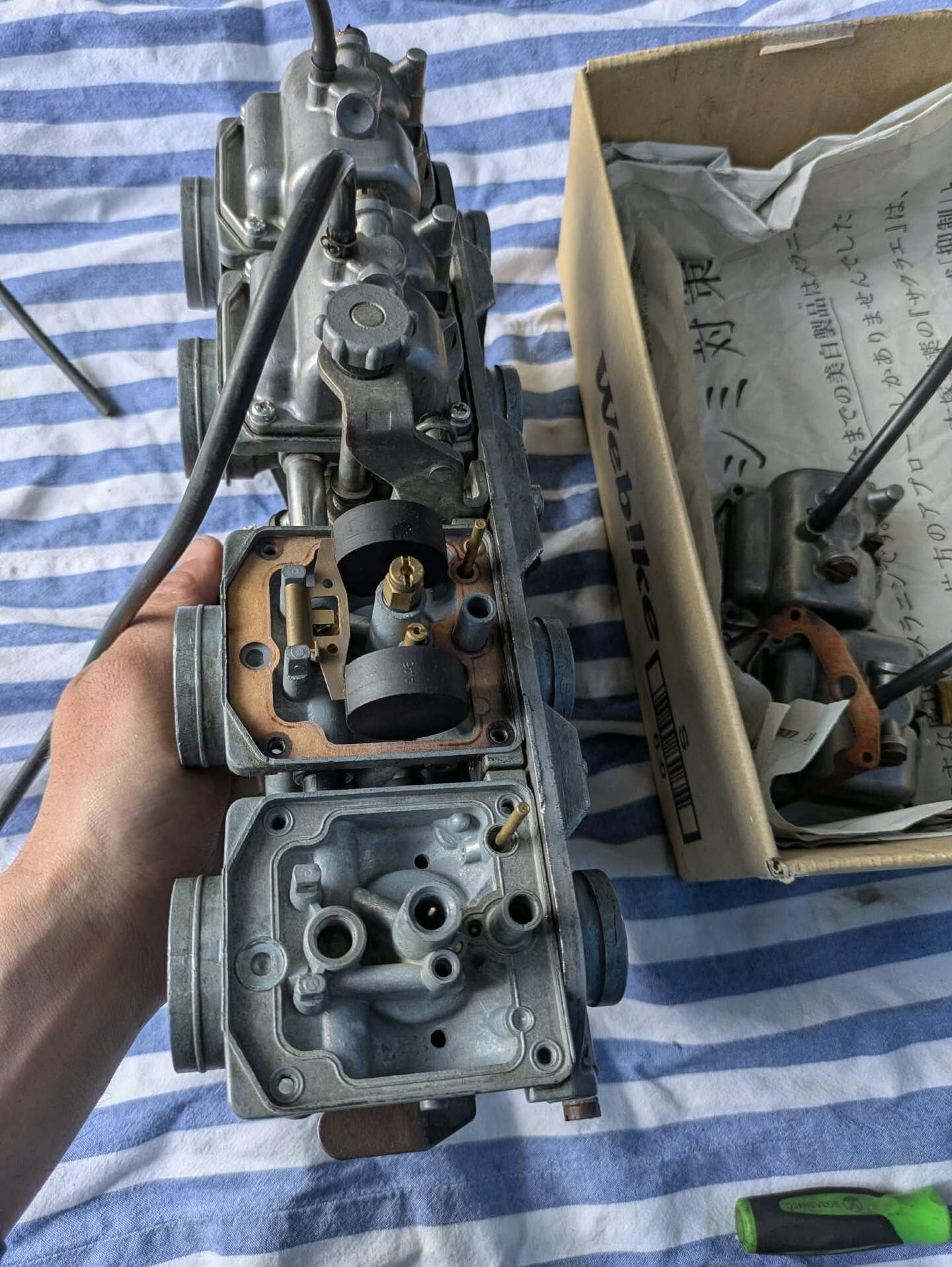 今日はKawasakiマーク2のキャブのオーバーホールをしま
