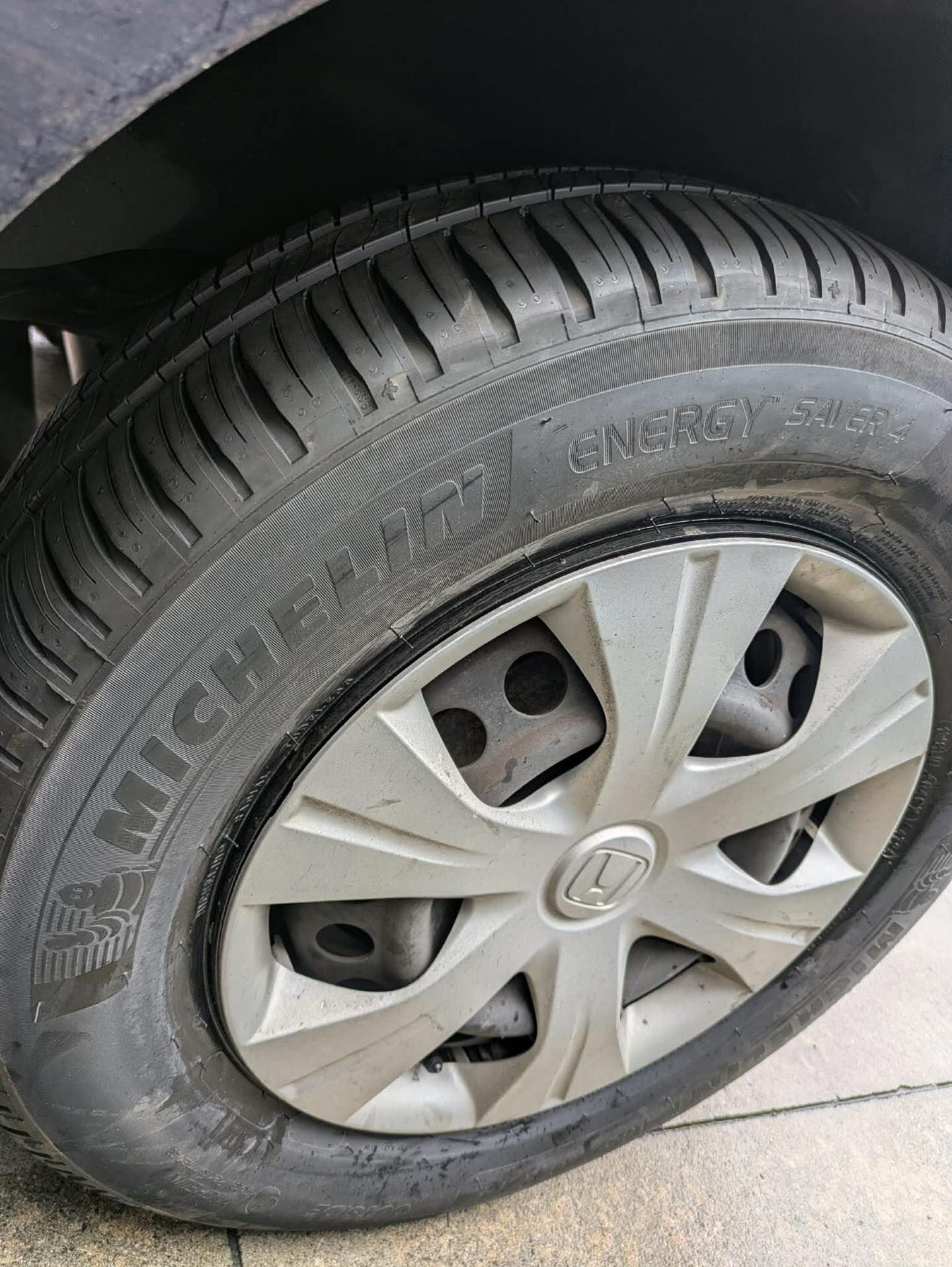 ホンダ フリードのオイル交換とタイヤ交換のご依頼、誠にありが